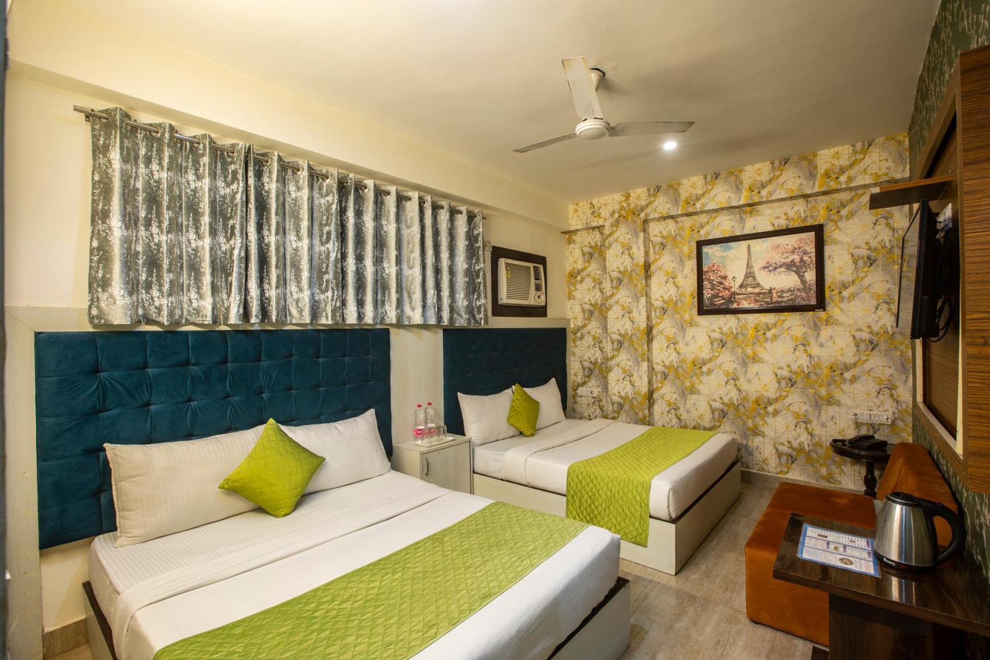 Hotel Skywood At Airport Neu-Delhi Exterior foto