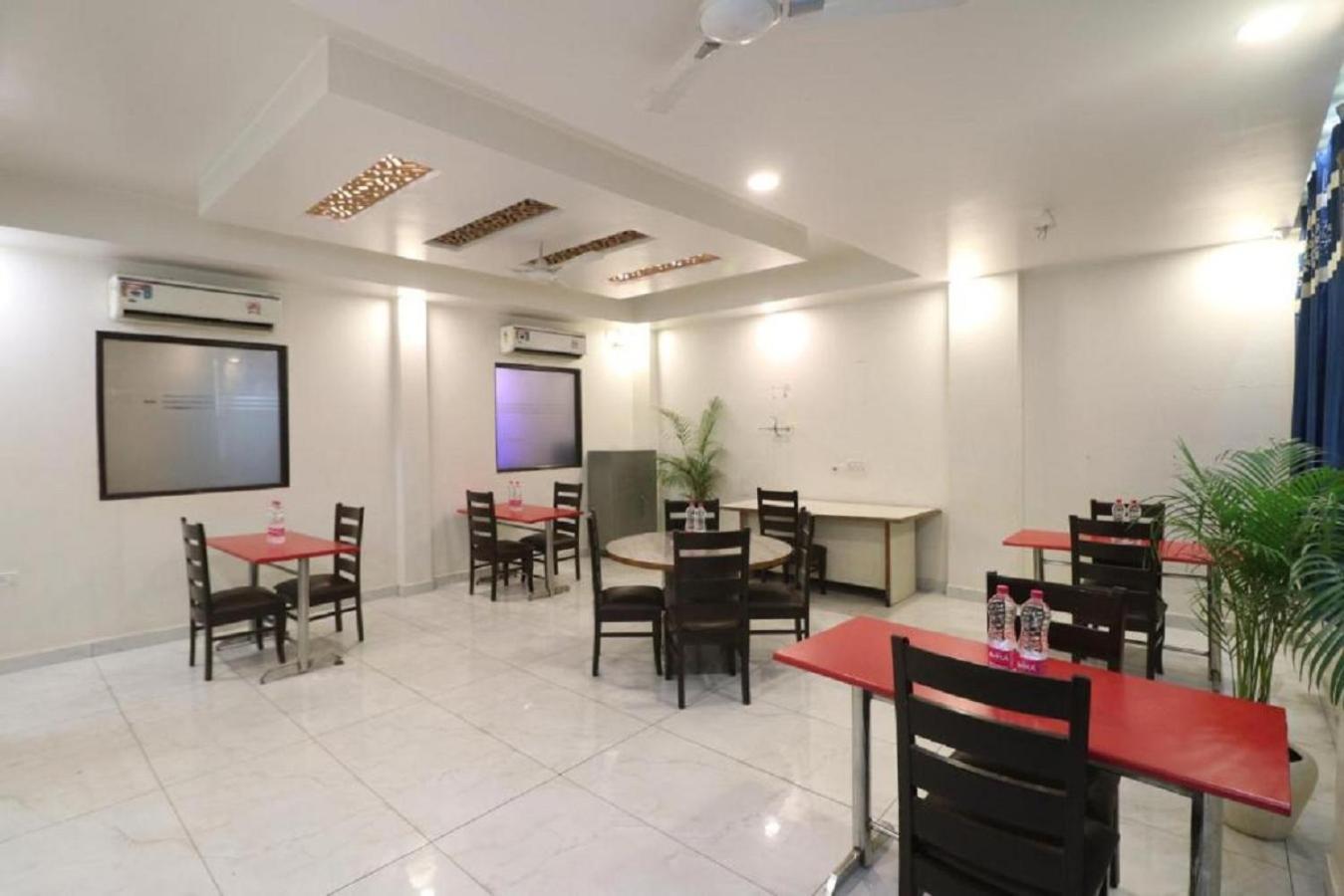 Hotel Skywood At Airport Neu-Delhi Exterior foto